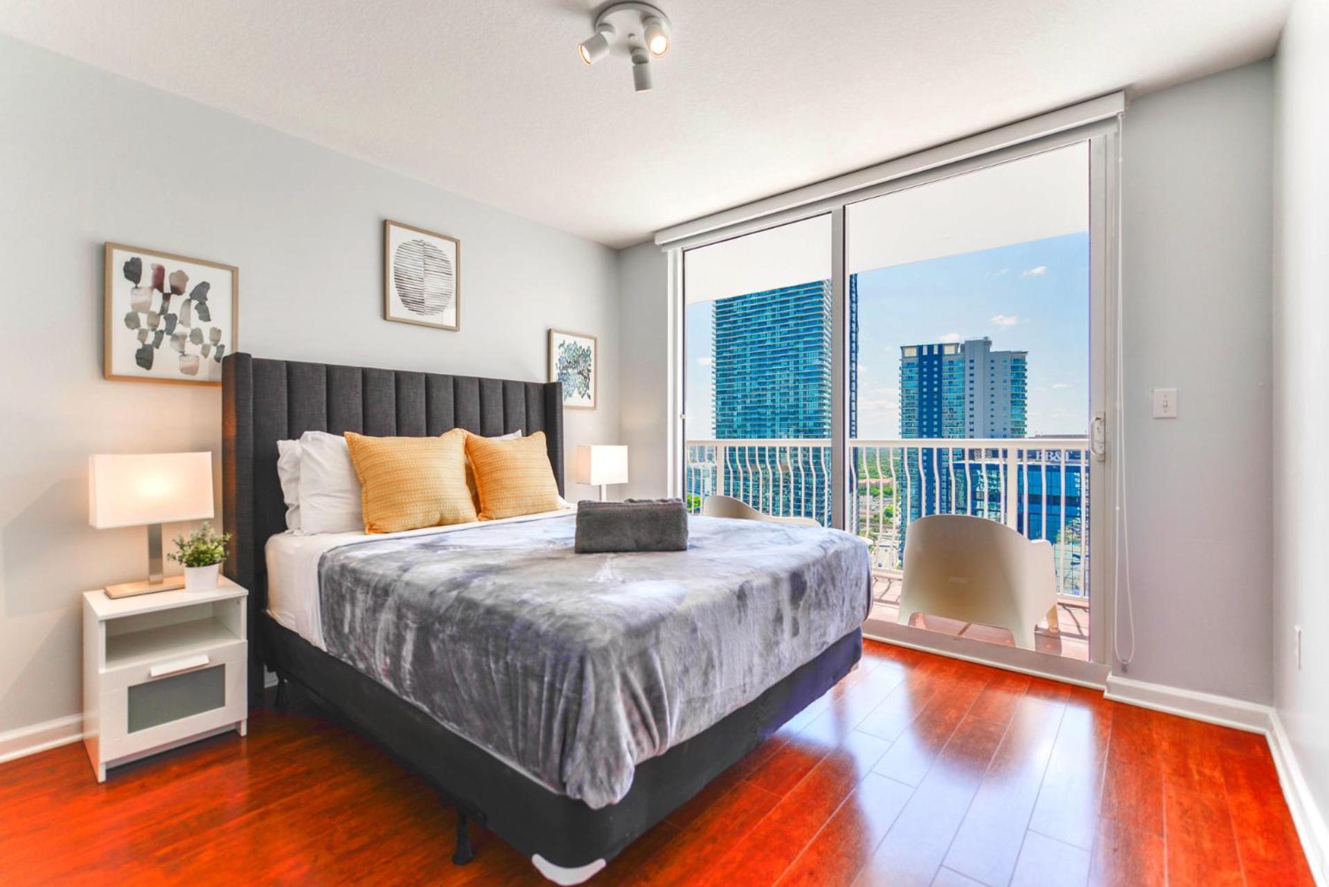 Upscale In Brickell Apartment