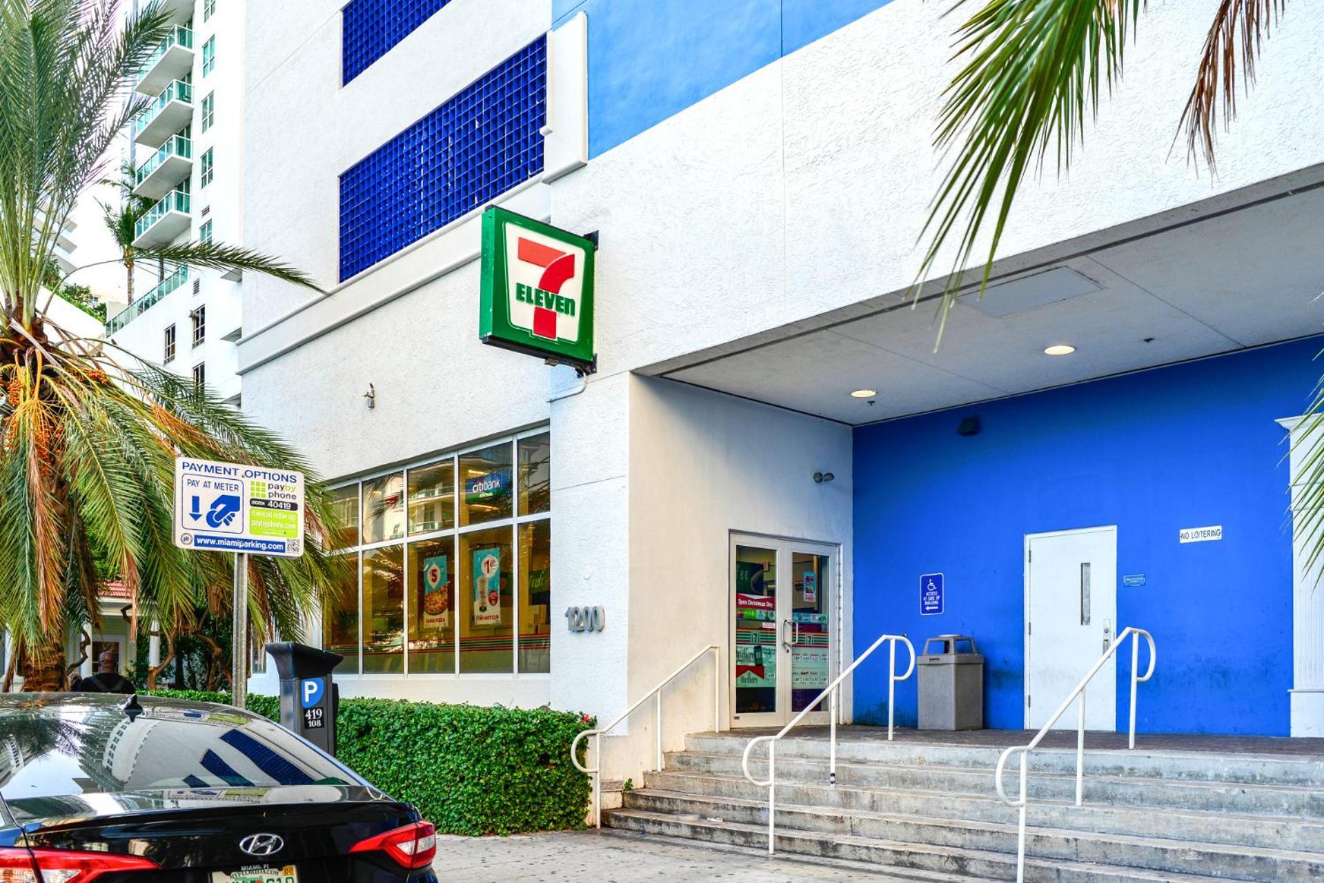 Upscale In Brickell Apartment *